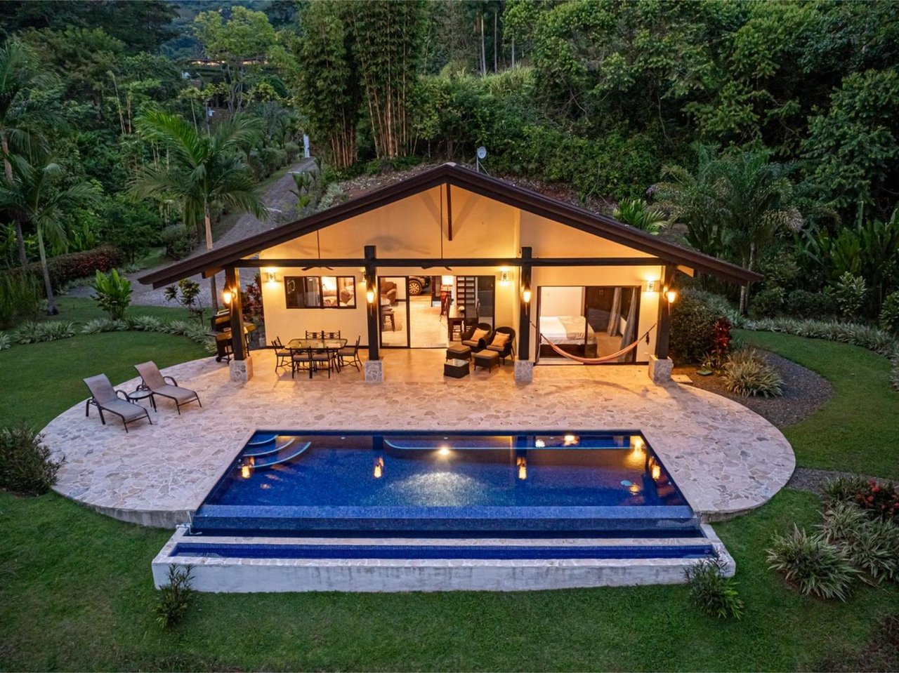 Whale Tail View Home, Dominical, Puntarenas