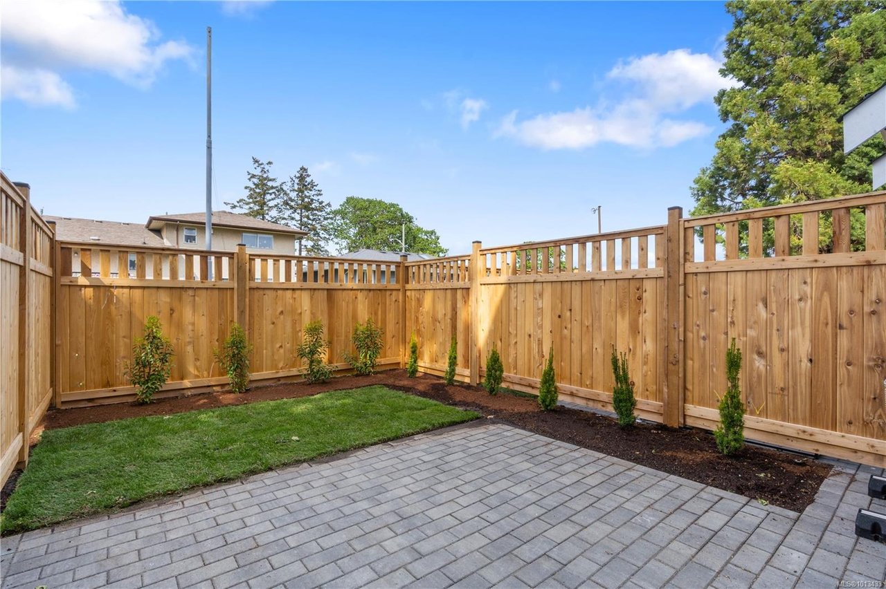 4-910 Old Esquimalt Rd