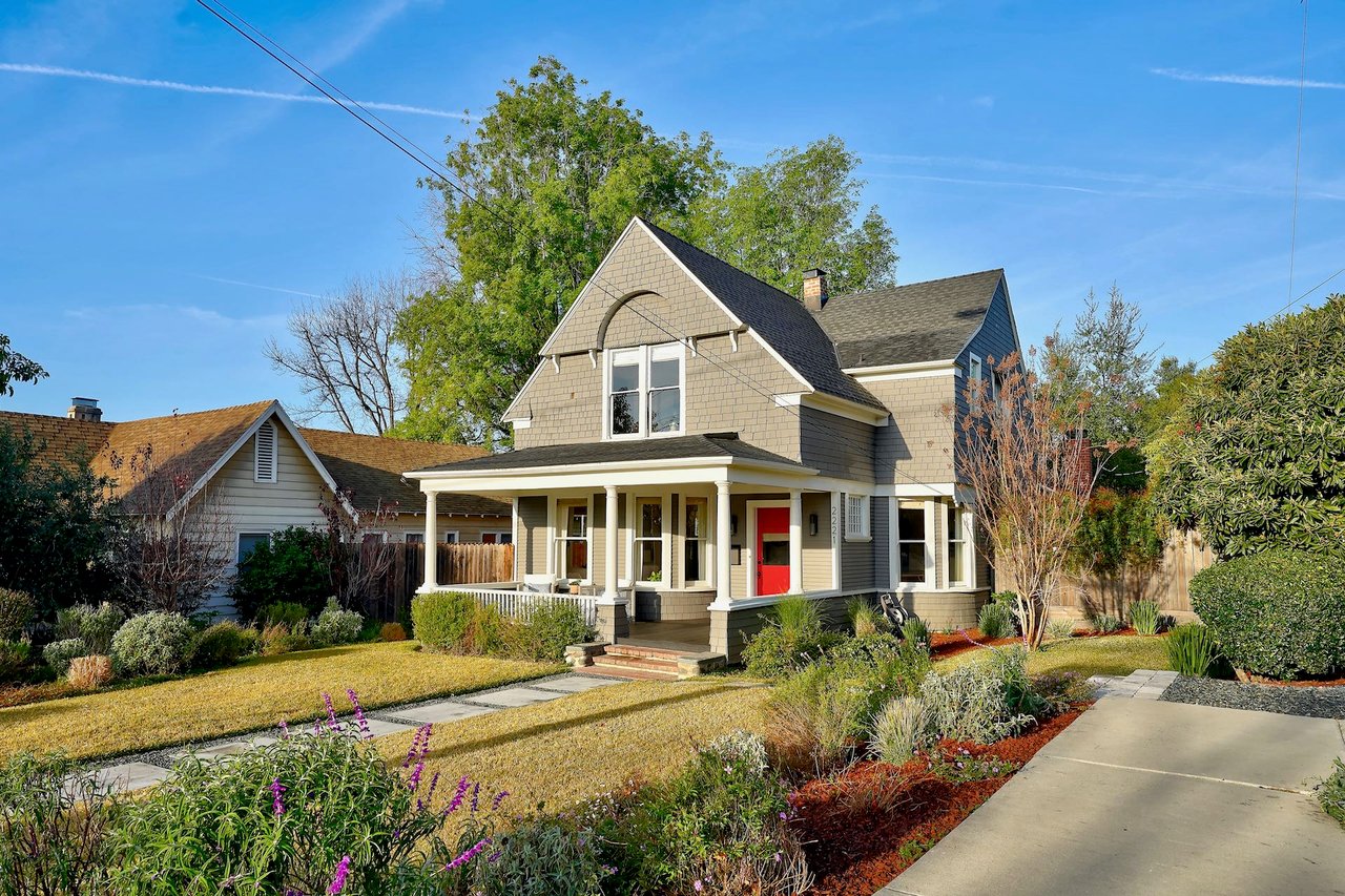 1885 New England Colonial Revival