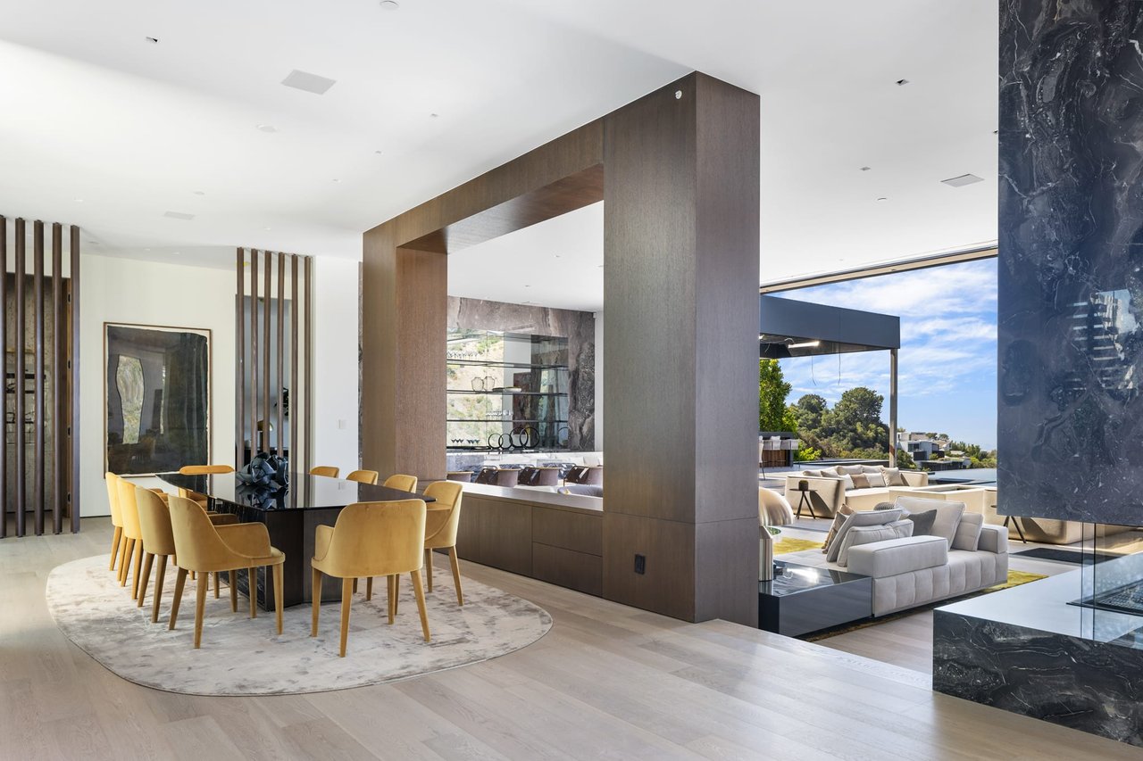 Smart Home Features That Add Value to Your Luxury Property