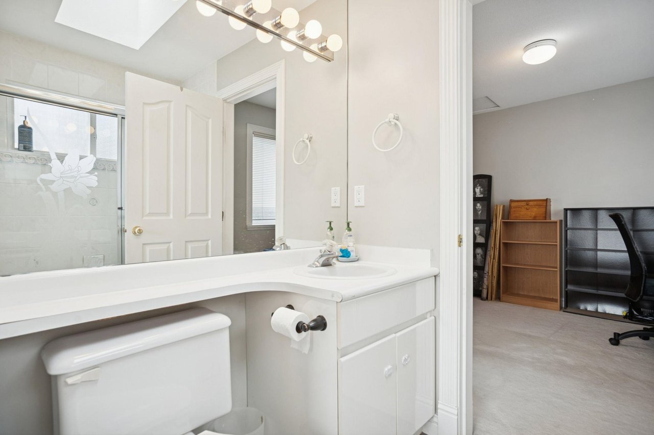 2085 Qualicum Dr