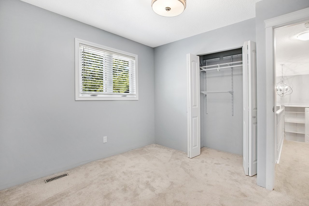 1991 Cedar Village Cres