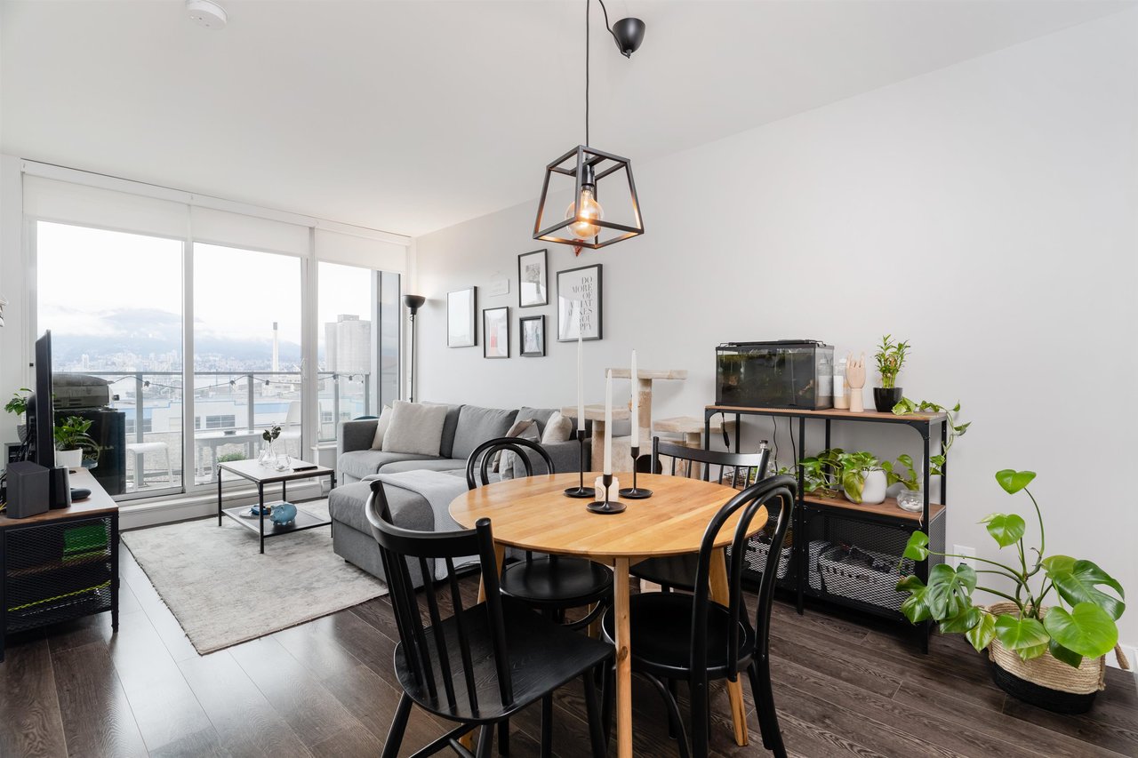 303-933 E Hastings St
