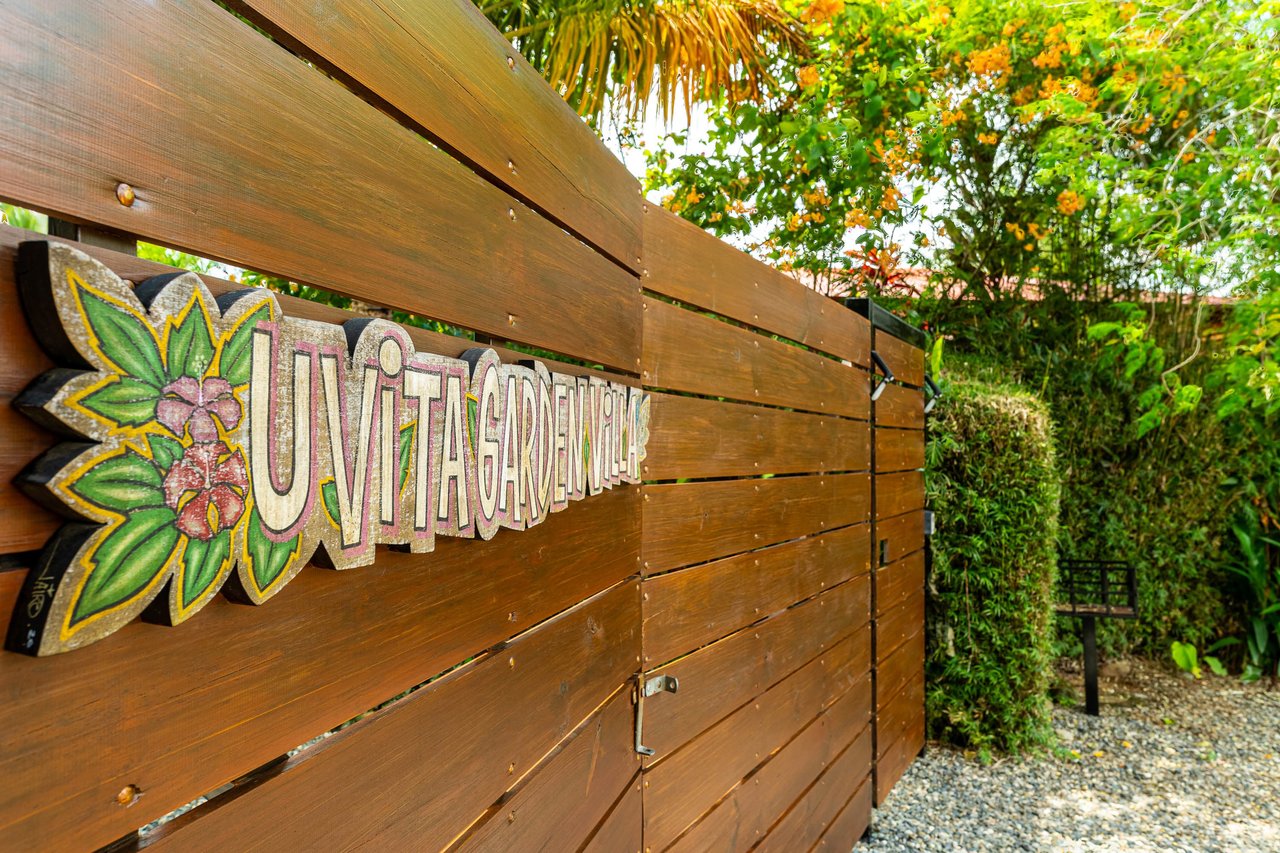 Uvita Garden Villa and Casita, 4 Bedrooms Total, Walking Distance To All