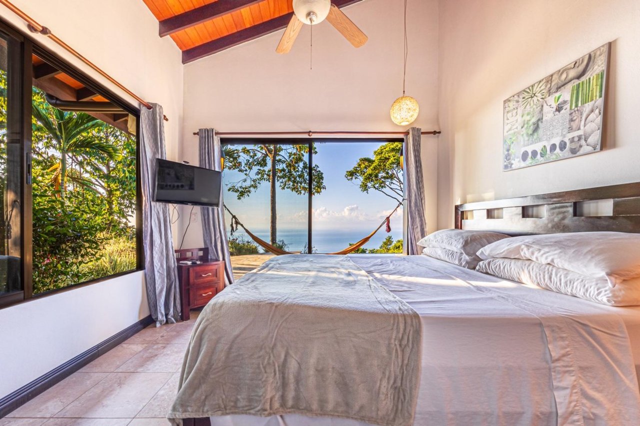 Whale Tail View Home, Dominical, Puntarenas