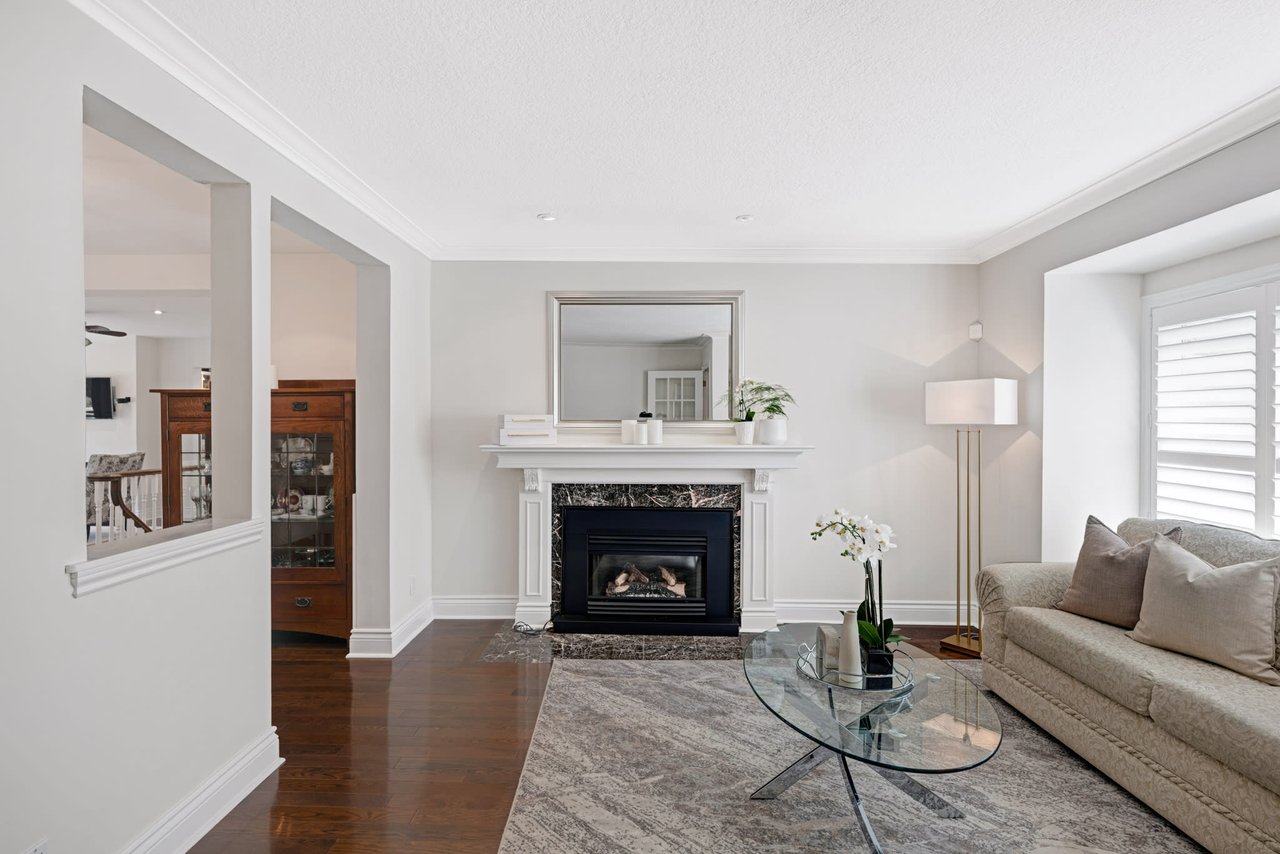 1255 Lorne Park Rd