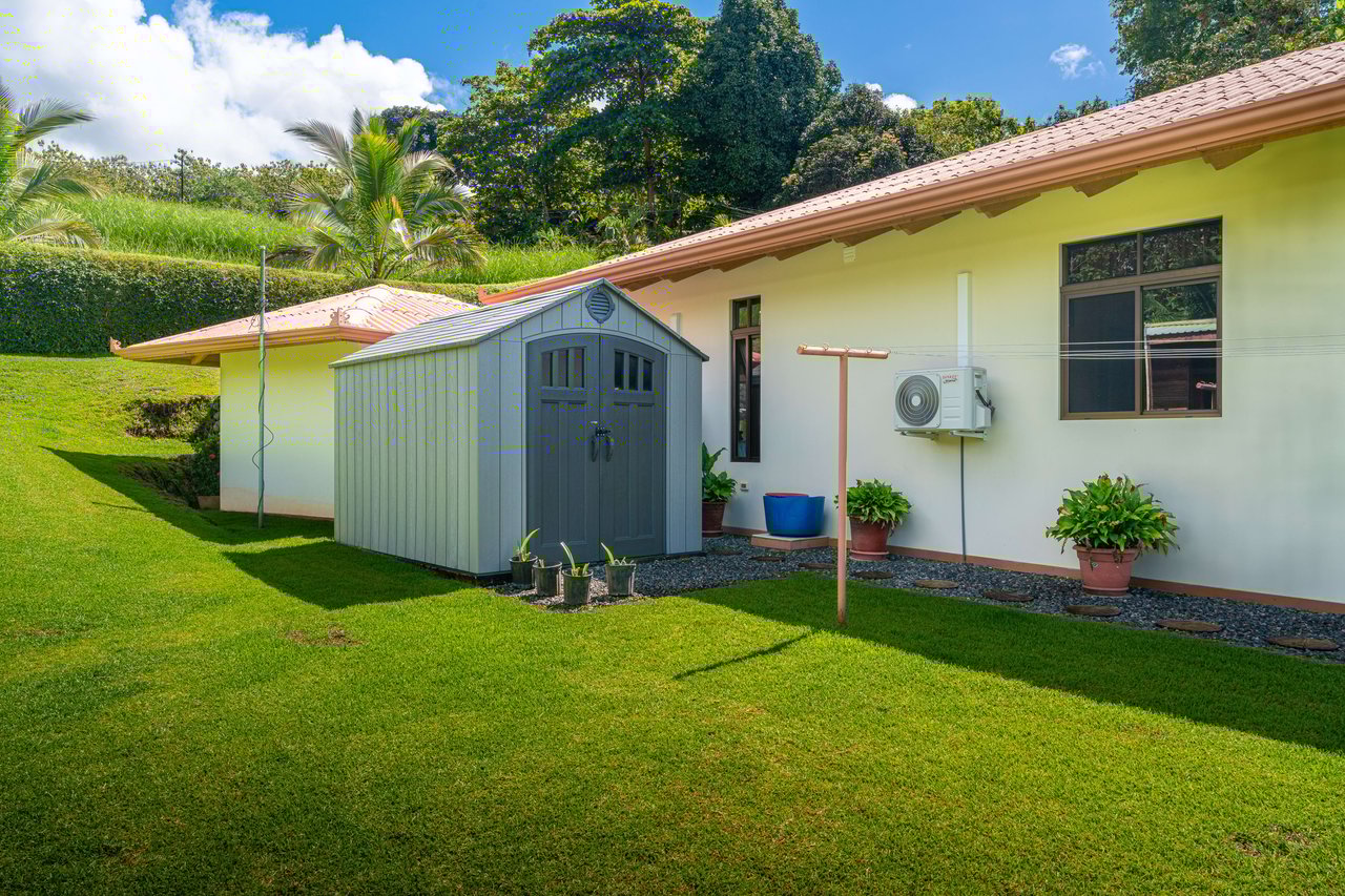 La Palma Custom Build 3 bedroom 2 bath - Prestine Condition