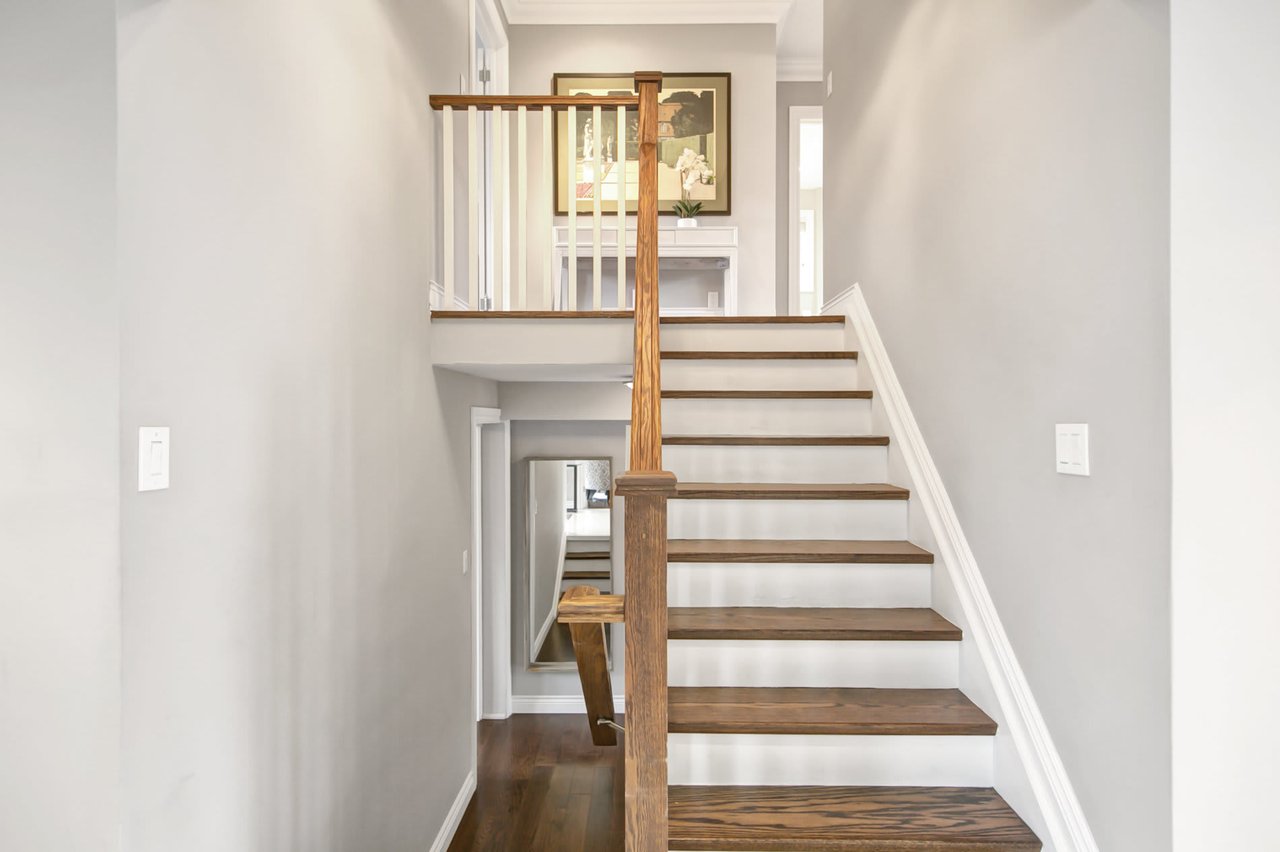 1274 Lorne Park Rd