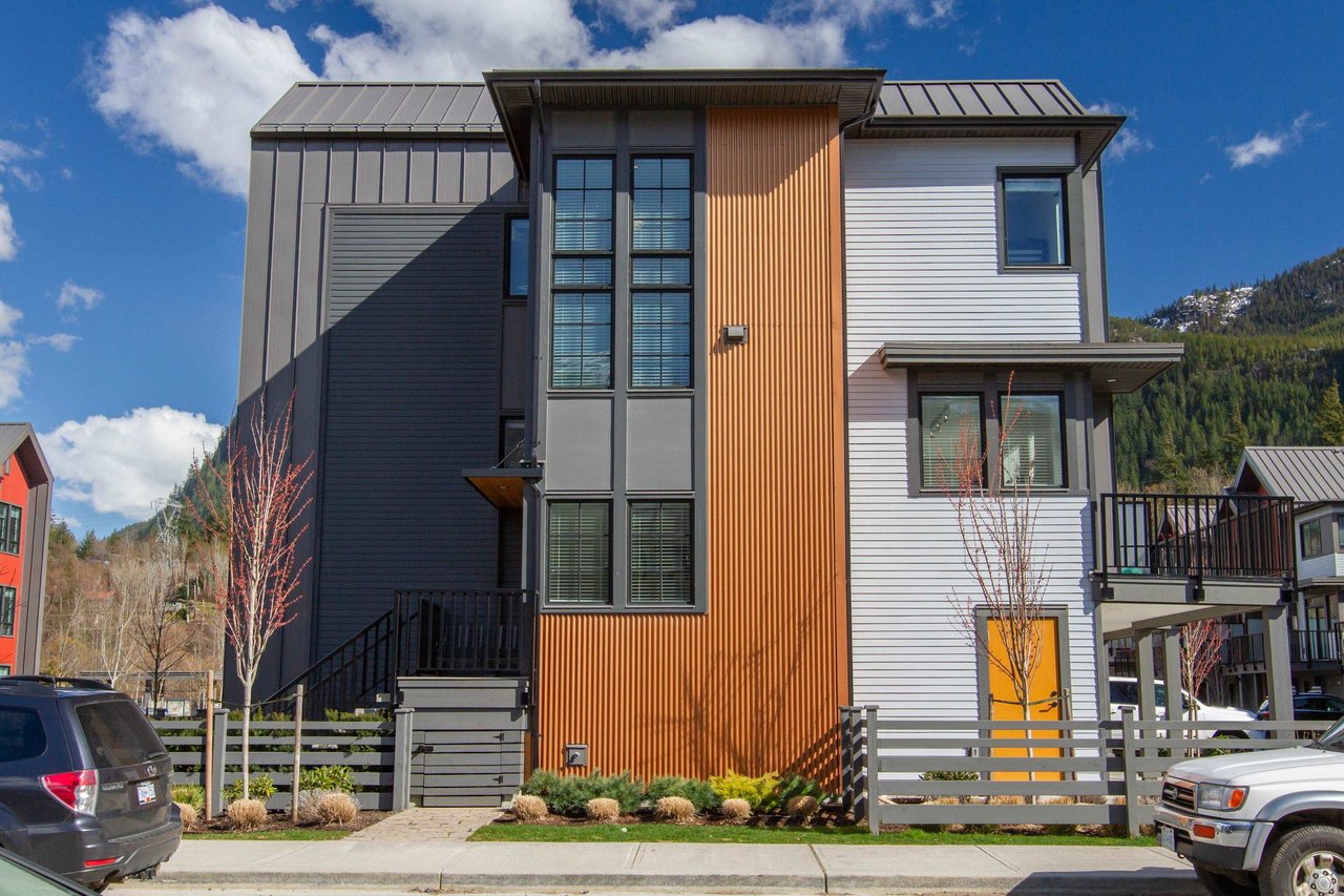 1351 Peakside Pl