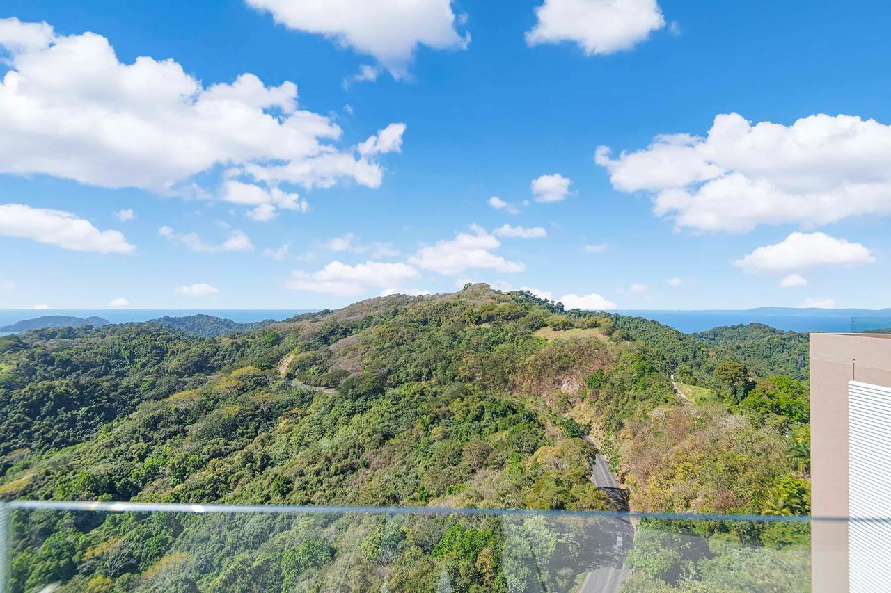 Luxury Oceanview Corner Penthouse, Jaco, Puntarenas