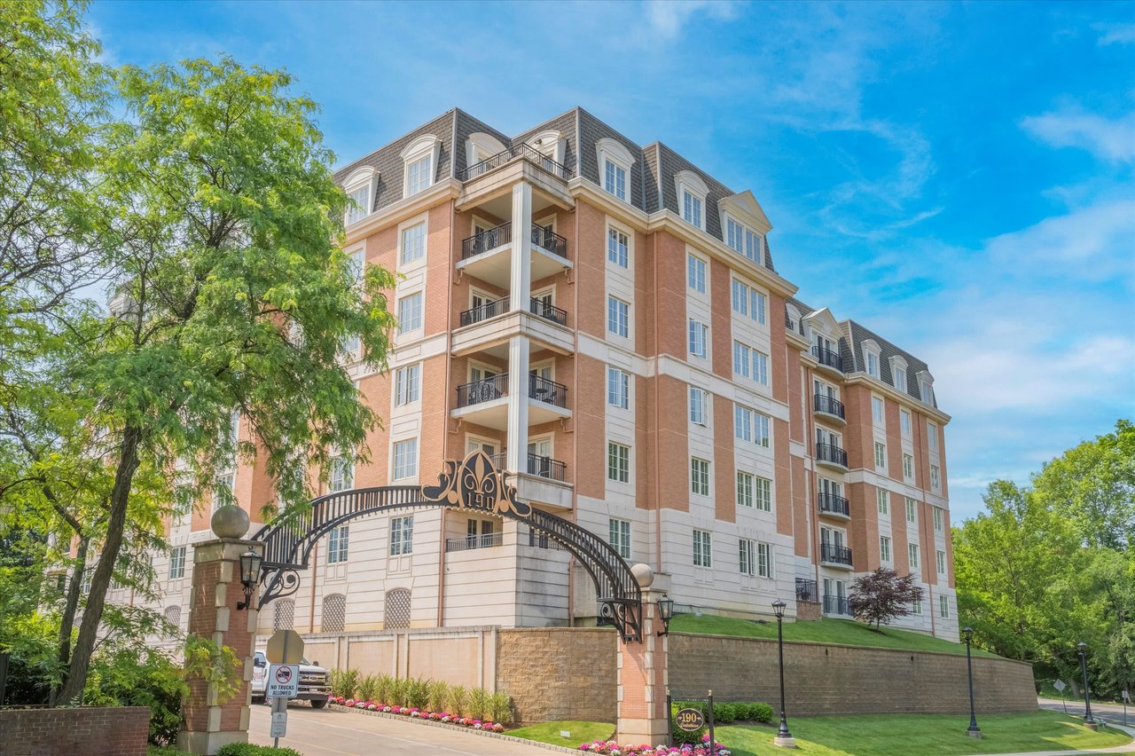 Condo at the Corithian