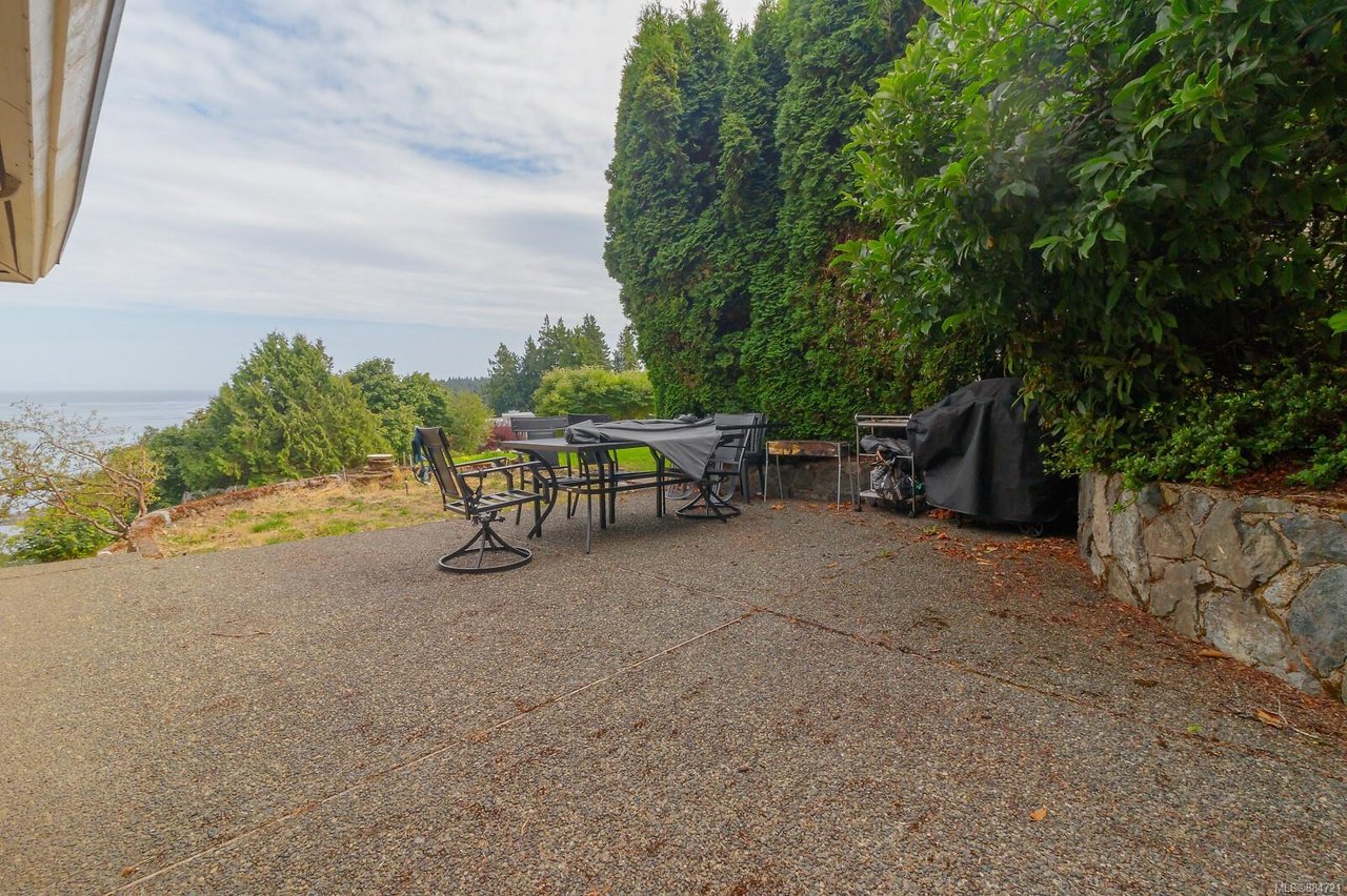 2270 Arbutus Rd