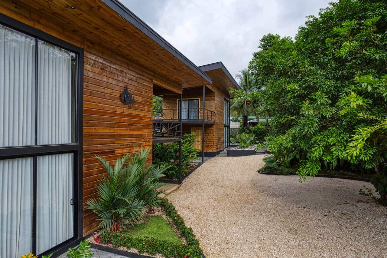 Modern Tropical Villas walking distance to Uvita Town