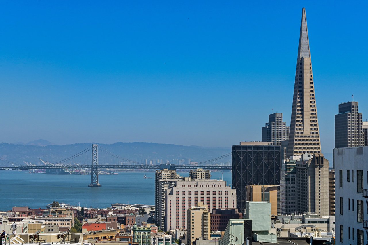 Modern View Residence at the Border of Russian / Nob Hill