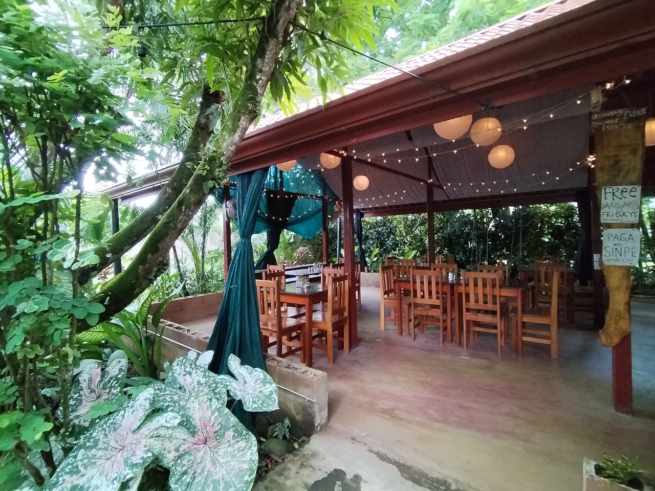 Established Restaurant with Living Quarters in Prime Uvita Location