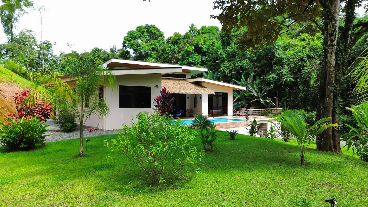 Casa La Paz: A Private Oasis of Luxury and Adventure in the Heart of Ojochal!