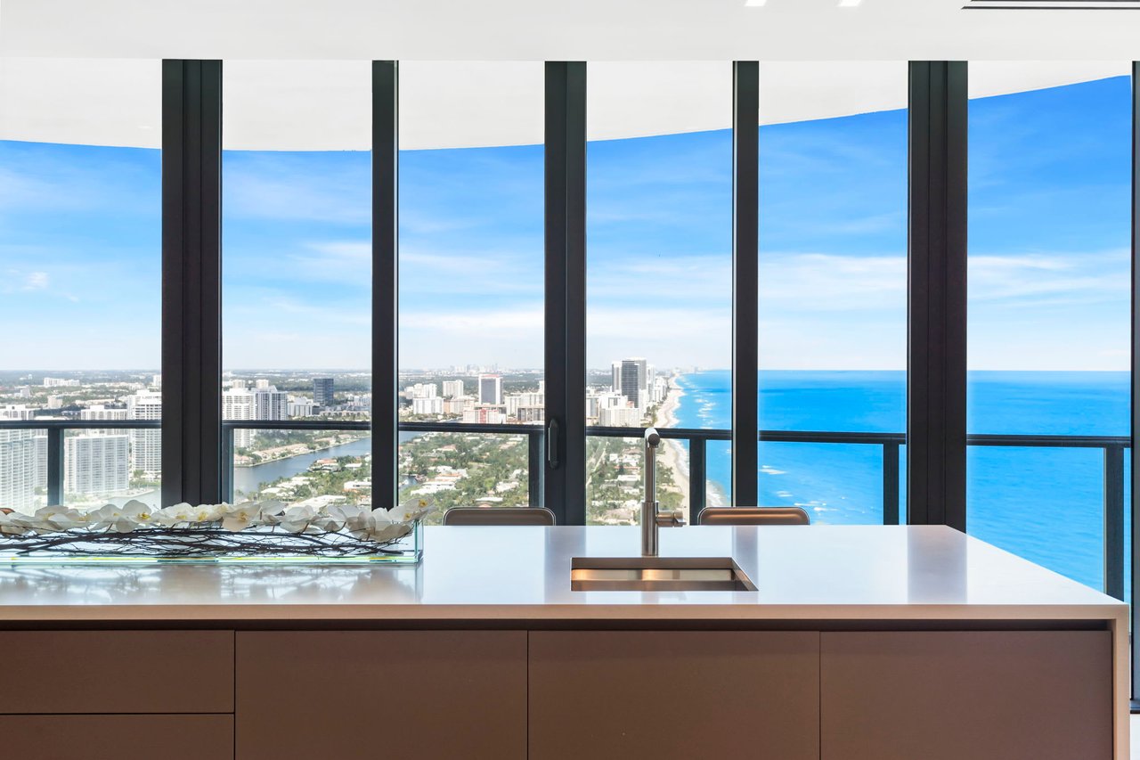 Regalia Sunny Isles PH 43