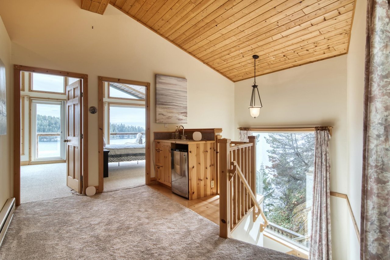 280 Arbutus Reach Rd