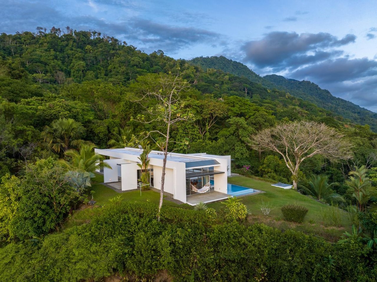 Mariposa , Luxury Modern Home With Guest House