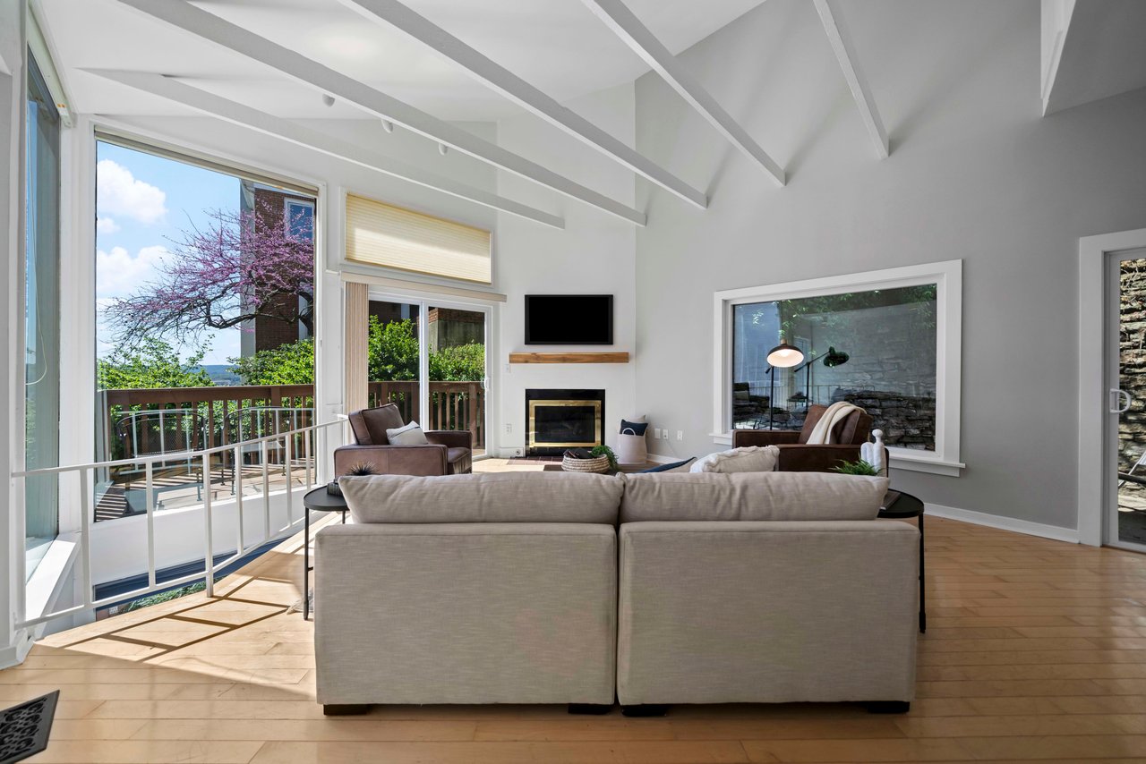 1041 SAINT GREGORY STREET #4