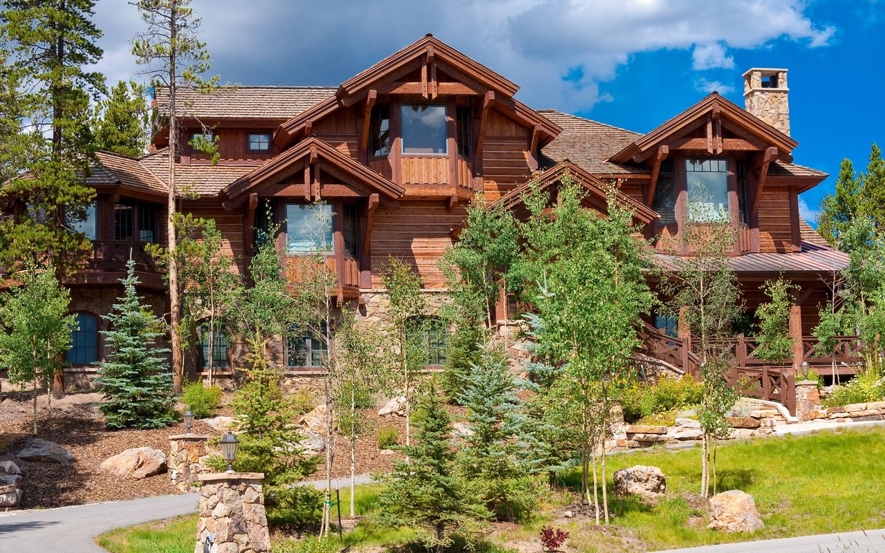 The Benefits of Larger, More Illustrious Houses