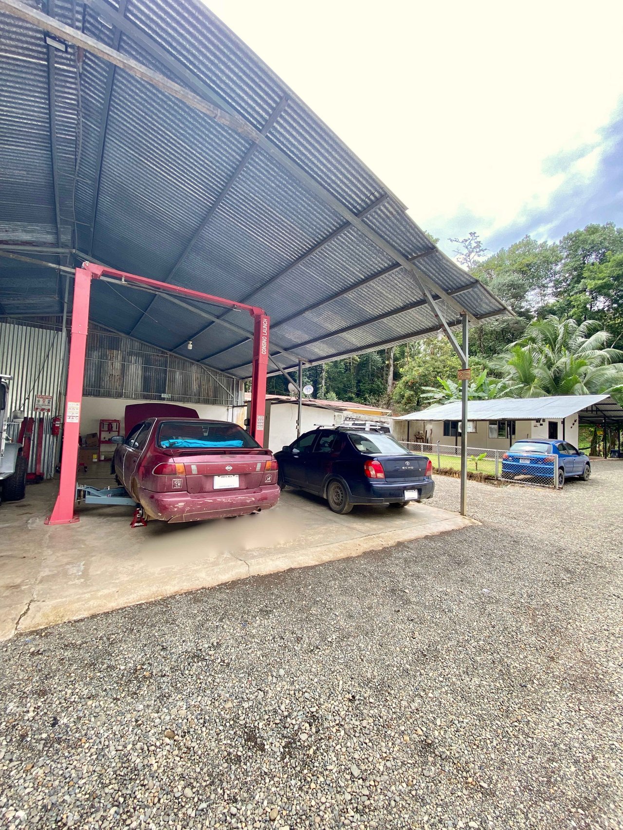 Starter Home with Hobby Shop in Ojochal, Costa Rica. Homeowner Financing Available!!