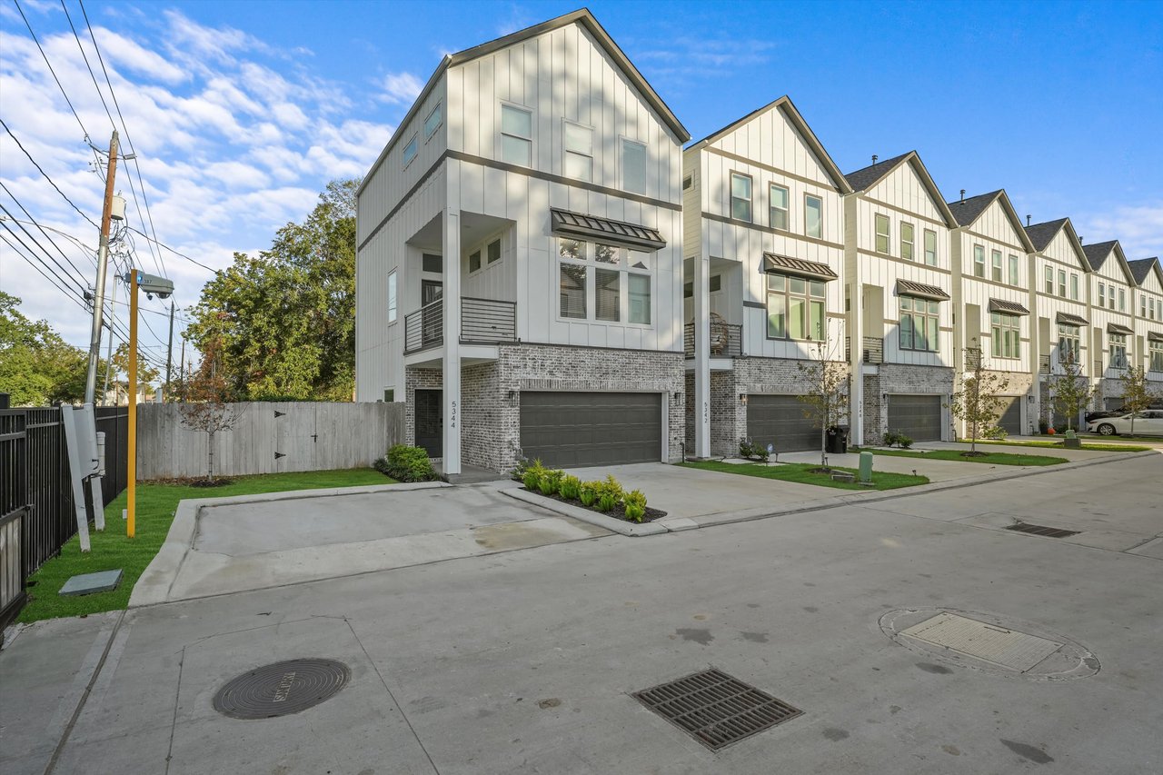 exterior of Donovan Heights homes 
