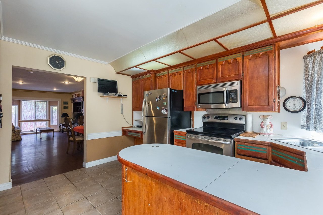 21504 Dewdney Trunk Rd