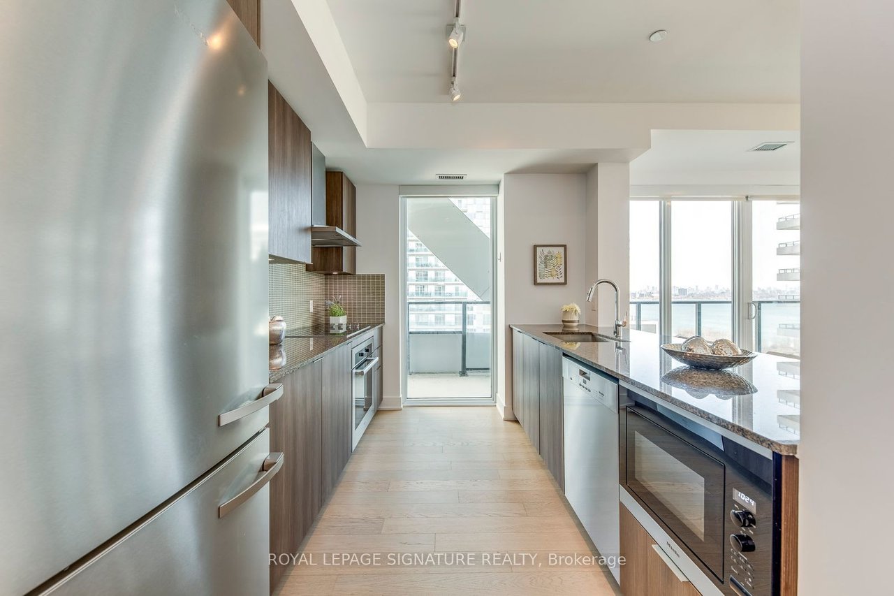 30 Shore Breeze Dr Unit: 819