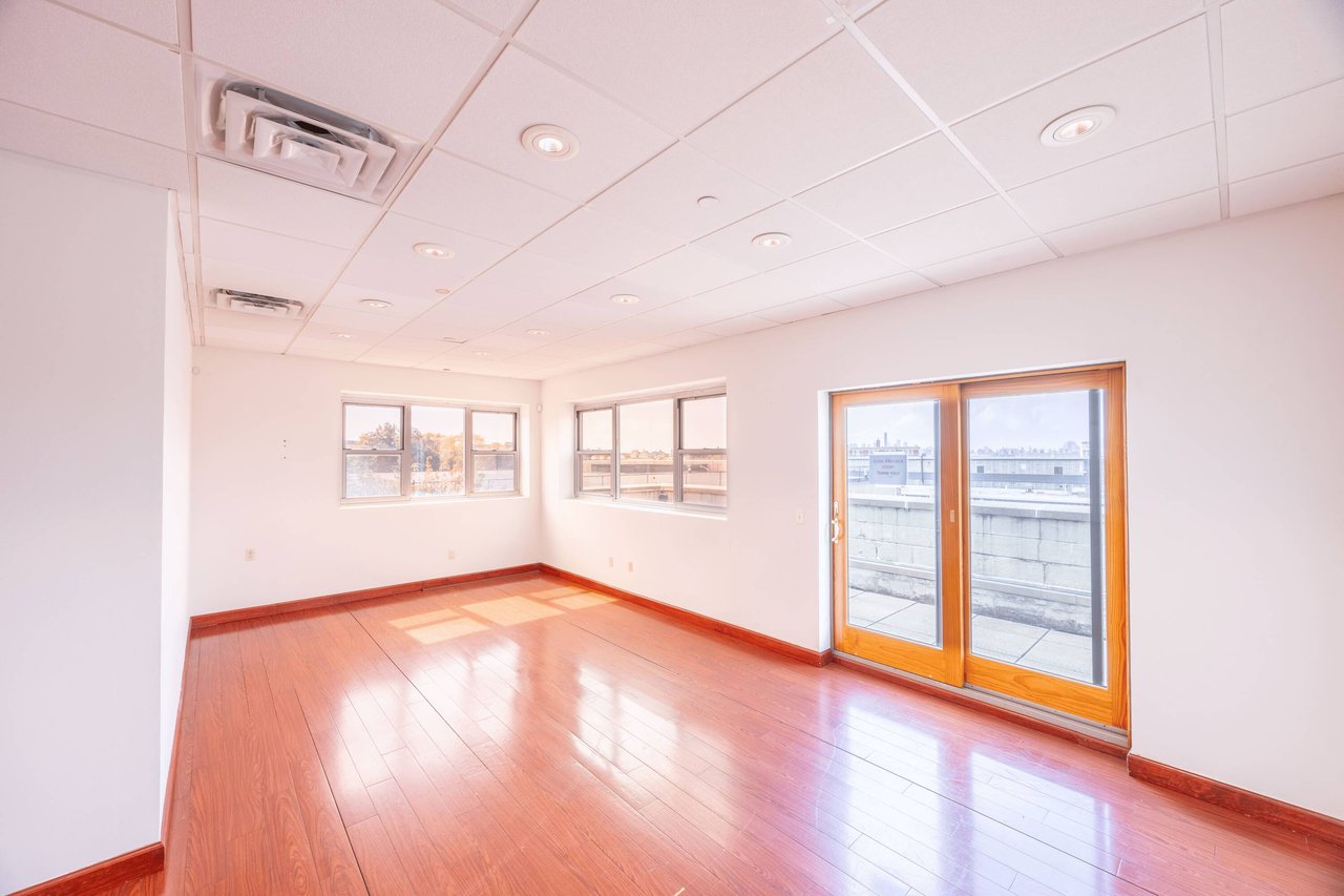 58 -48/46 59th - Office
