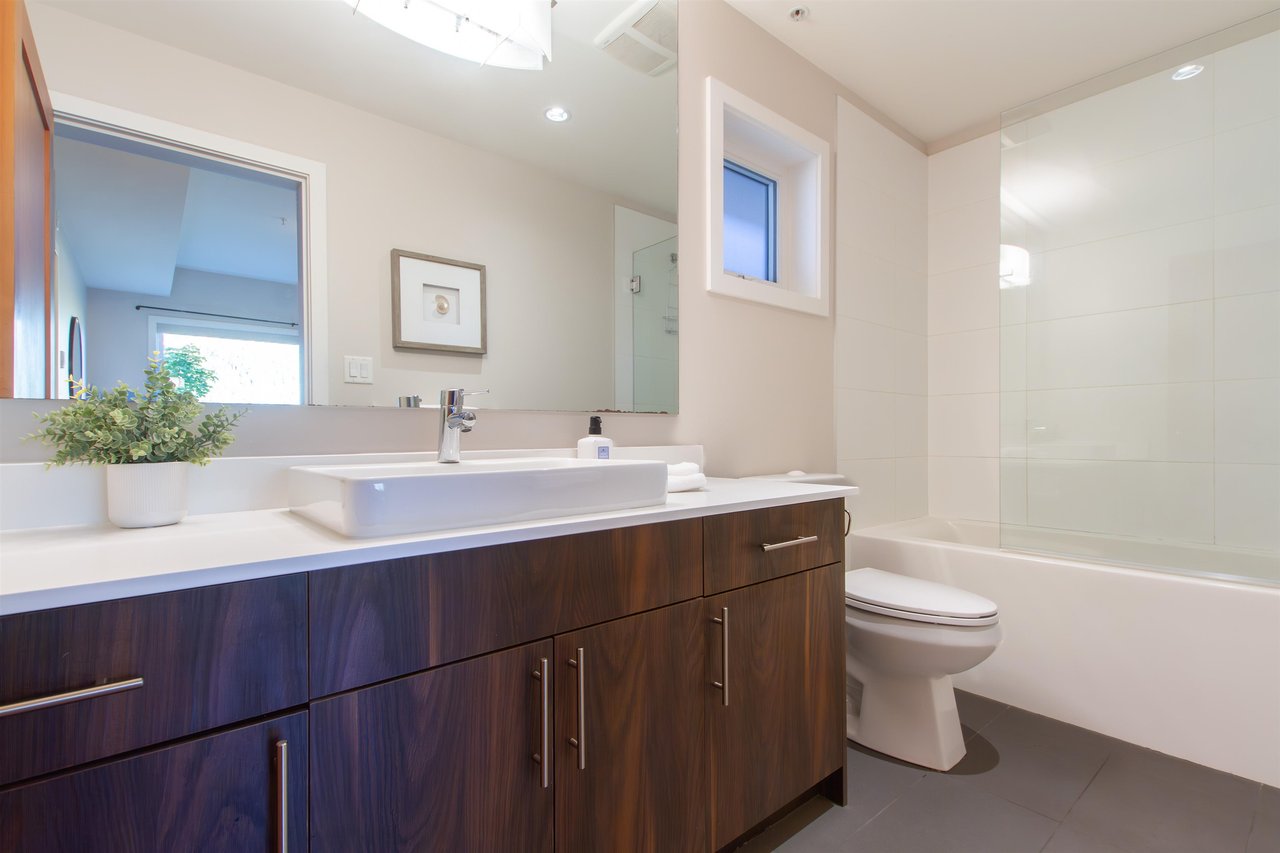 205-1025 Legacy Wy