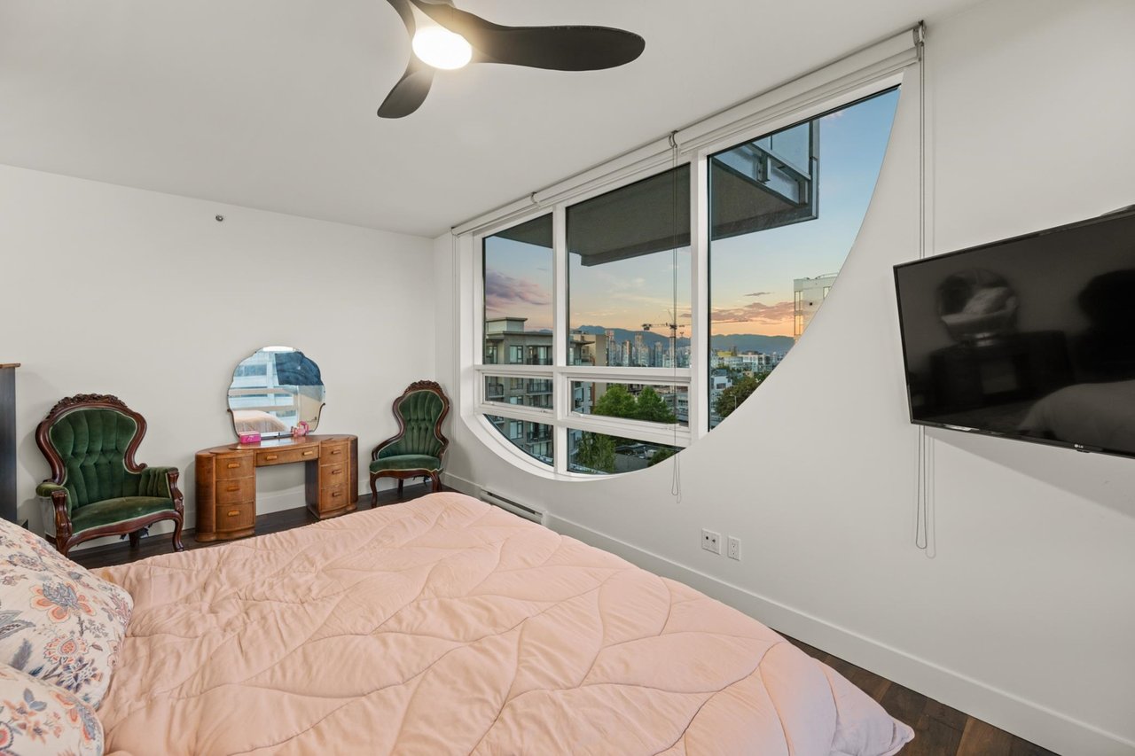 902-1675 W 8th Ave