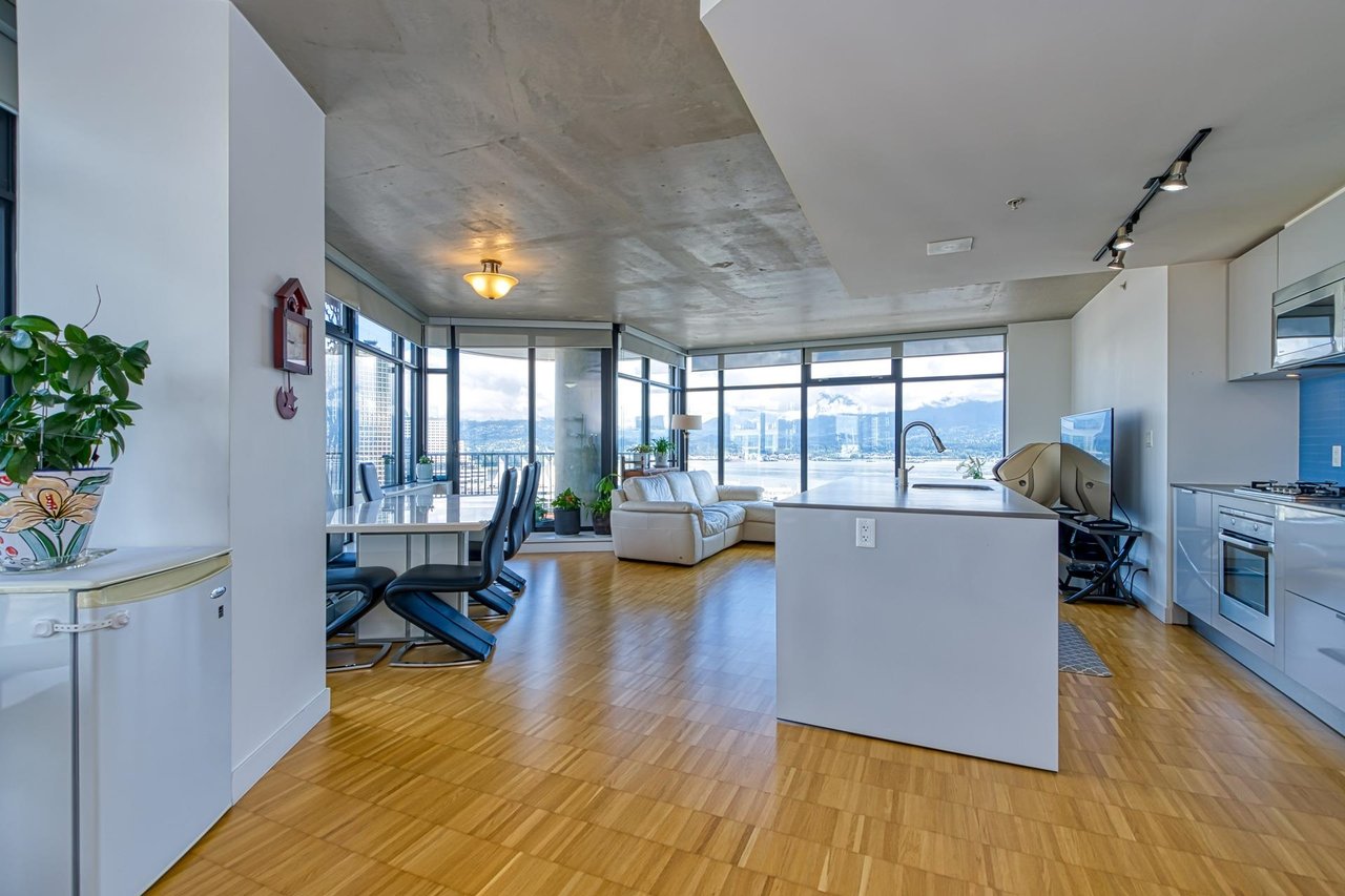 2310-128 W Cordova St