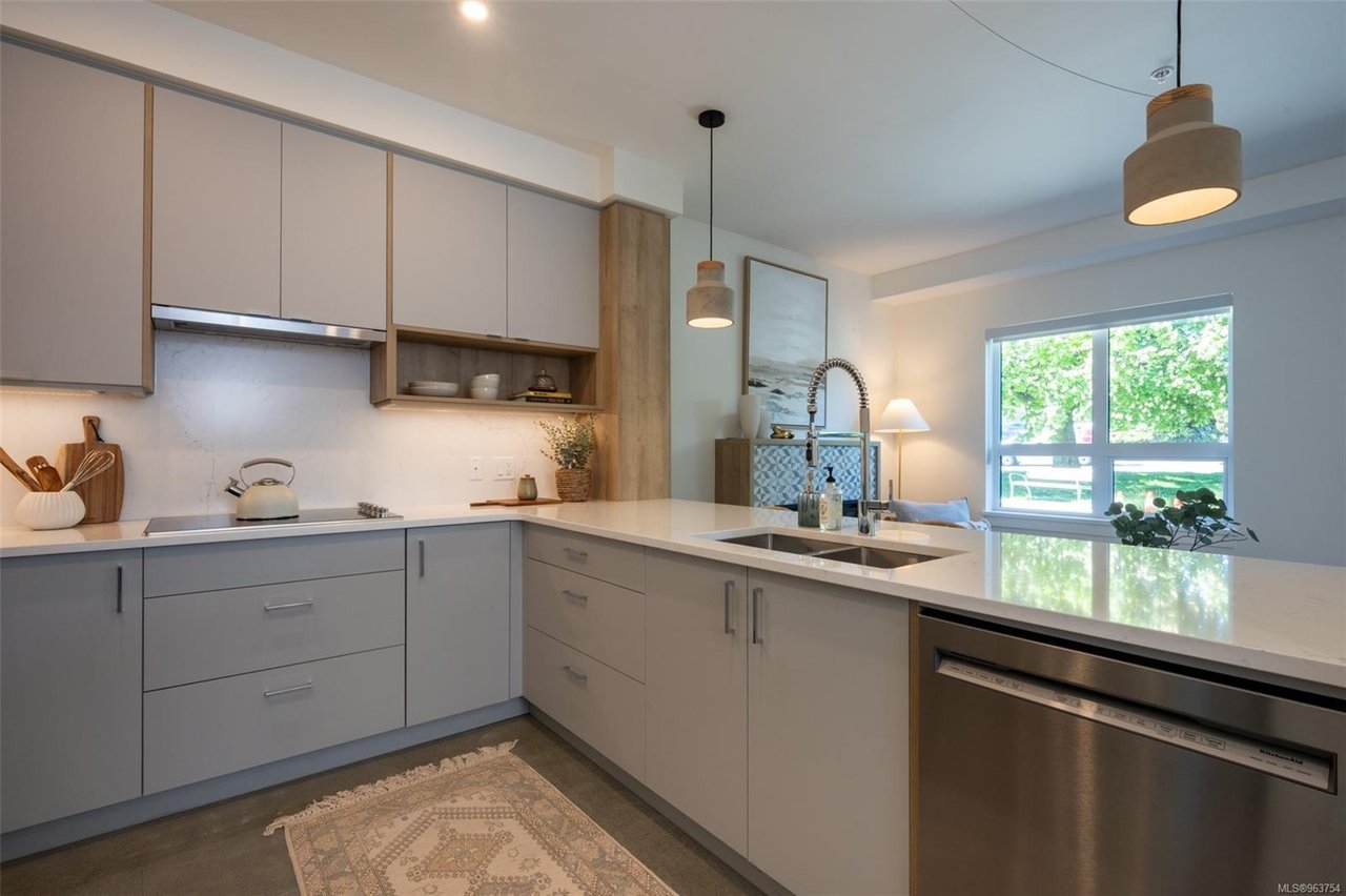 101-757 Tyee Rd
