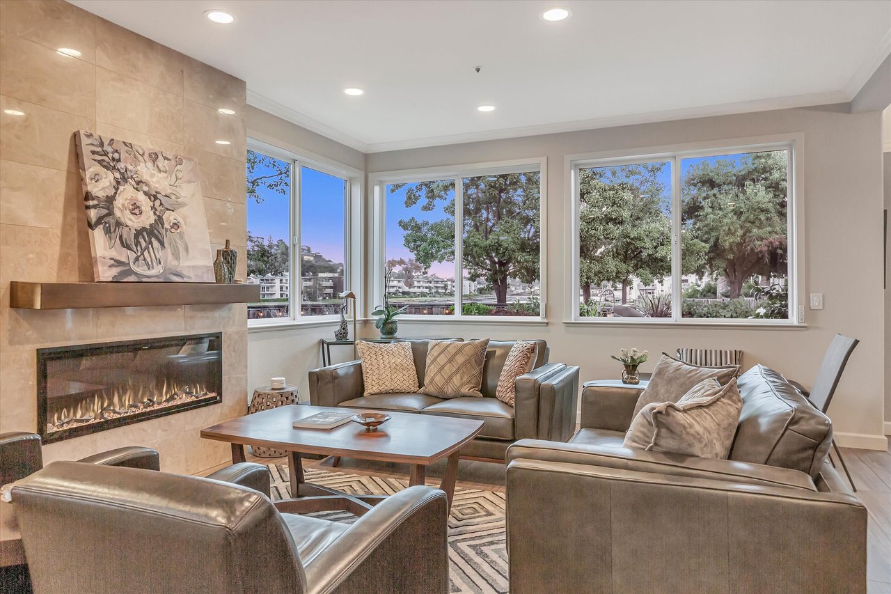 17 Crystal Creek Ct