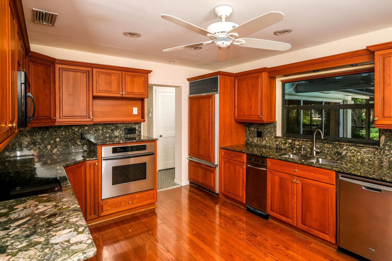 144 Country Club Dr