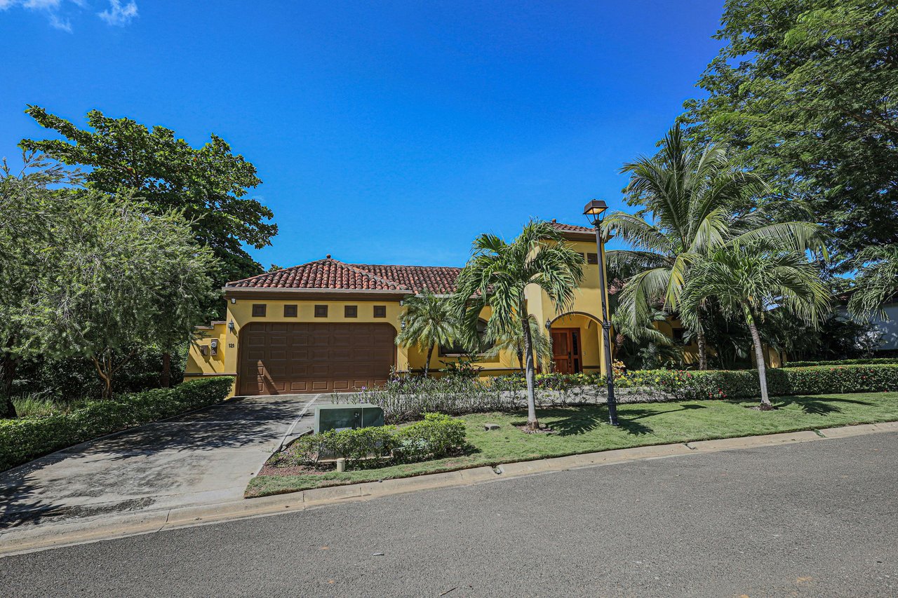 Casa Osos: 3 Bedroom Home in Pacifico Surrounded by Lush Tropical Greeney