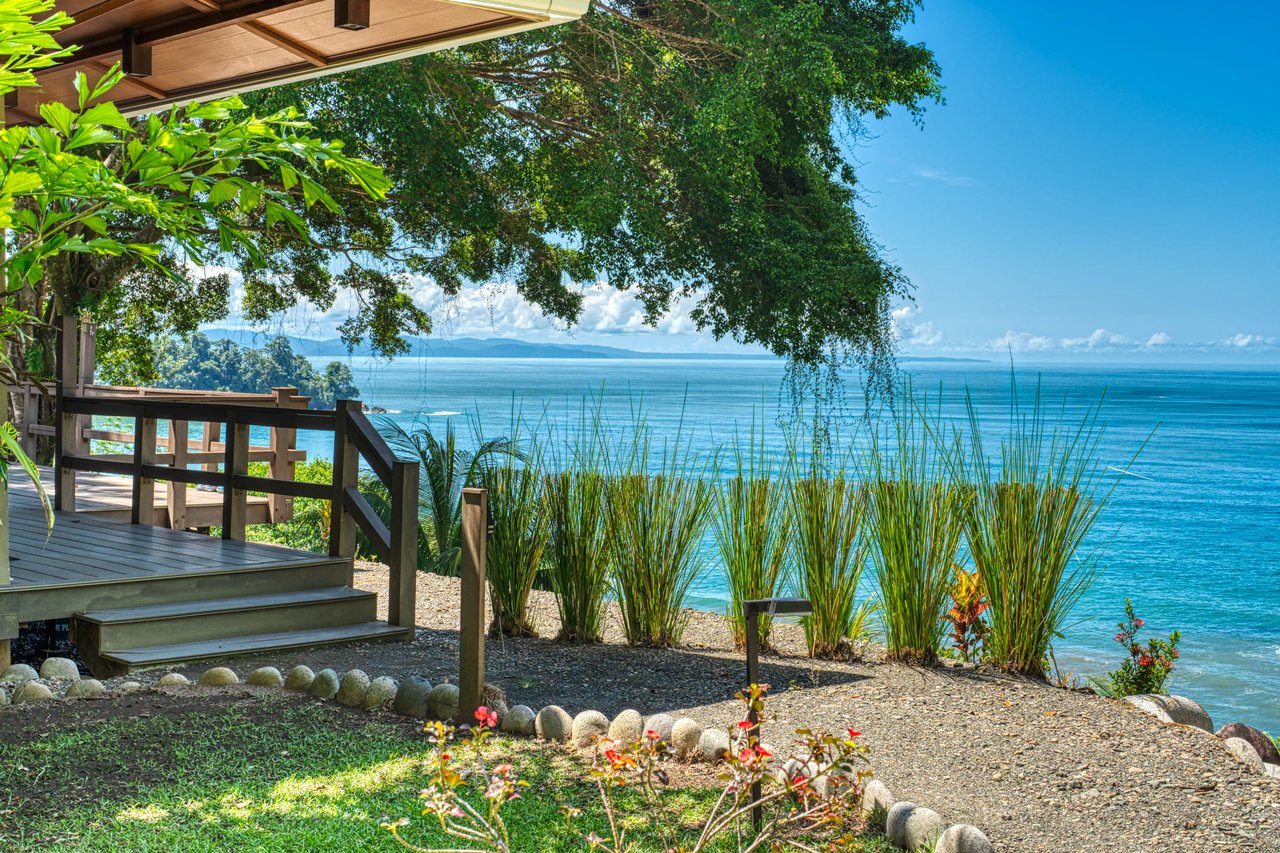 Boutique Hotel Overlooking the Pacific Ocean