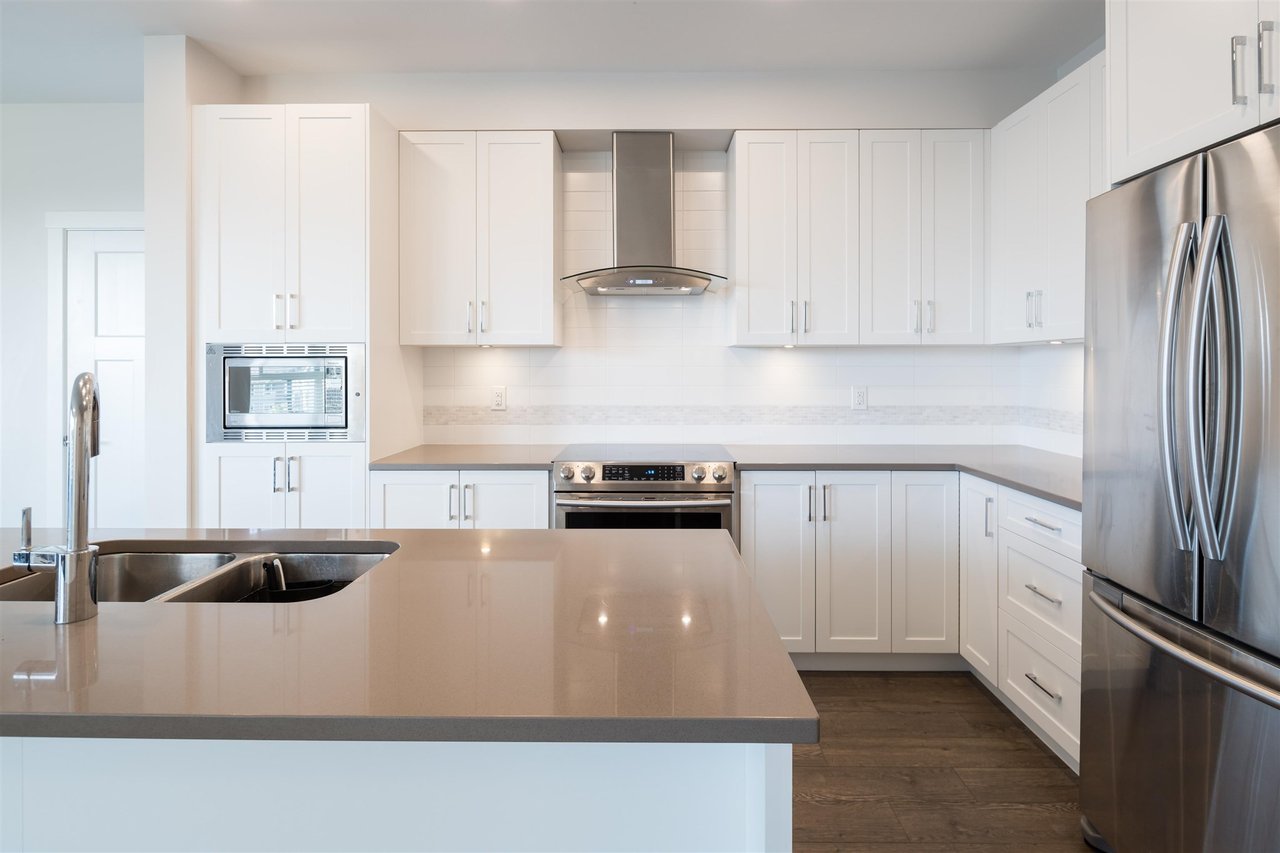 407-4690 Hawk Lane