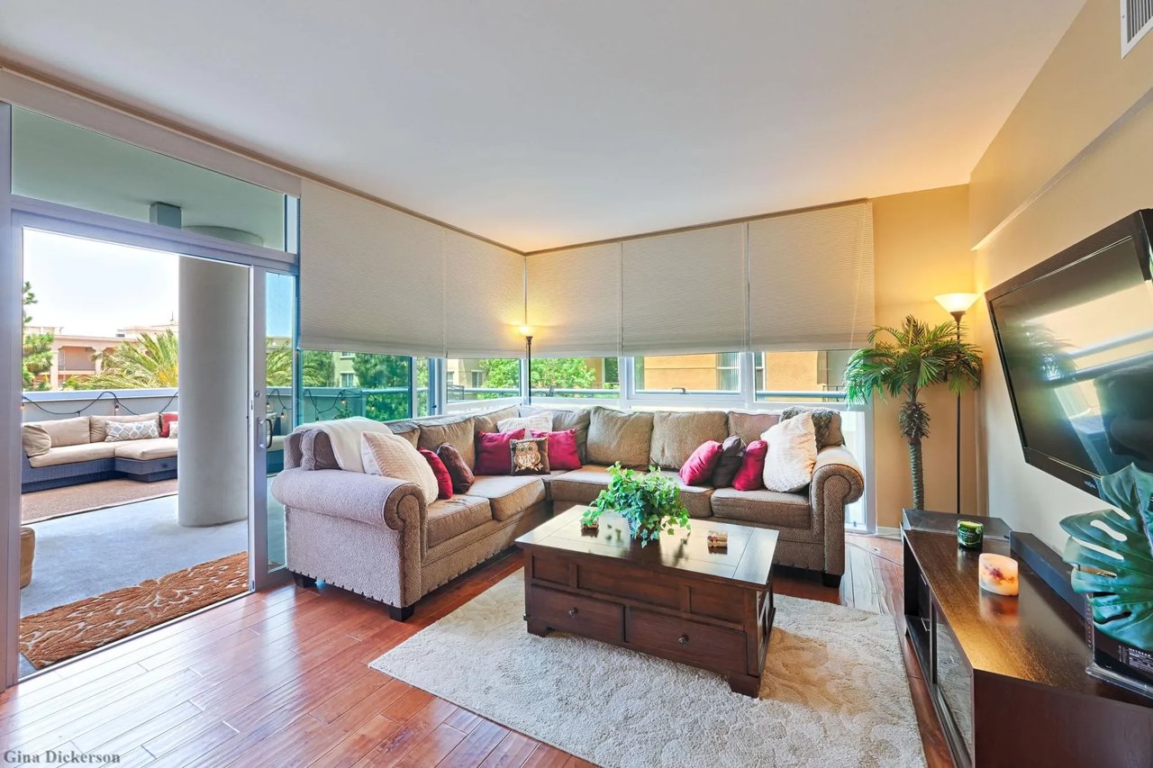 13700 Marina Pointe Dr, 317
