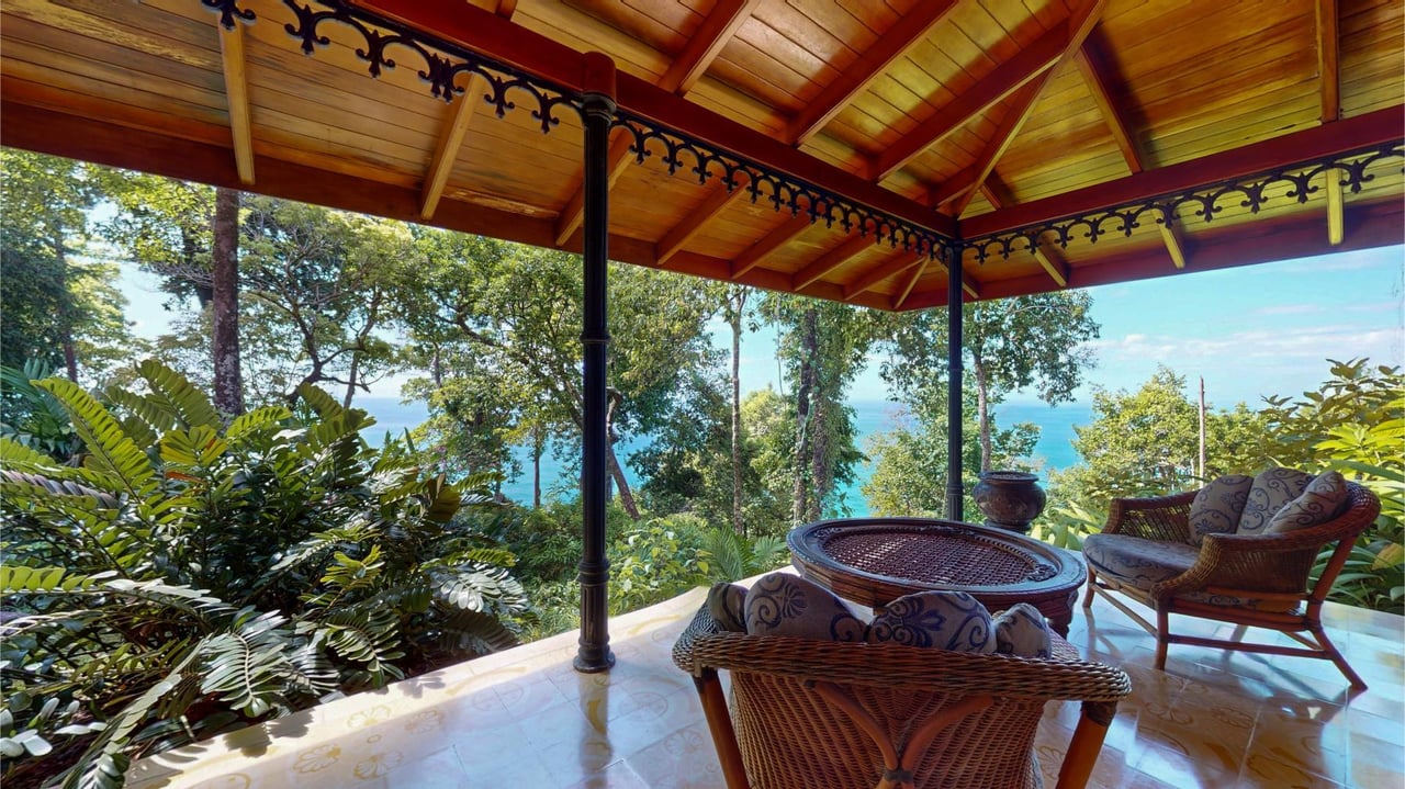 Colonial Oceanfront Estate, Dominical, Puntarenas