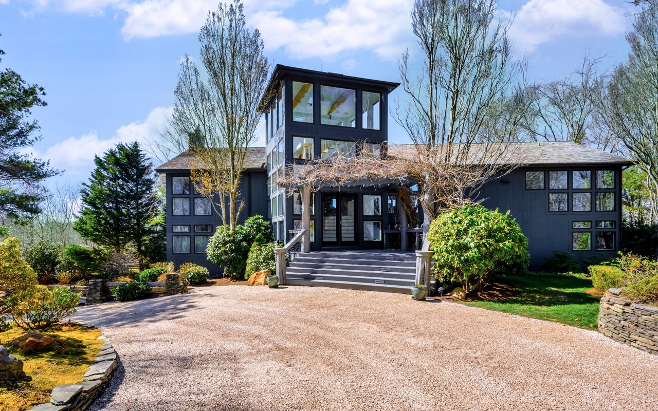 14 Water Mill Heights Dr