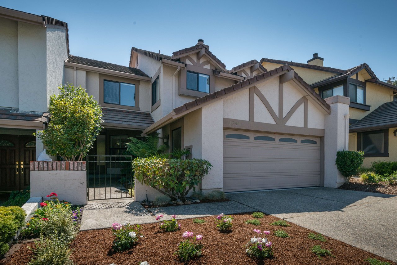 1661 Sugarloaf Dr