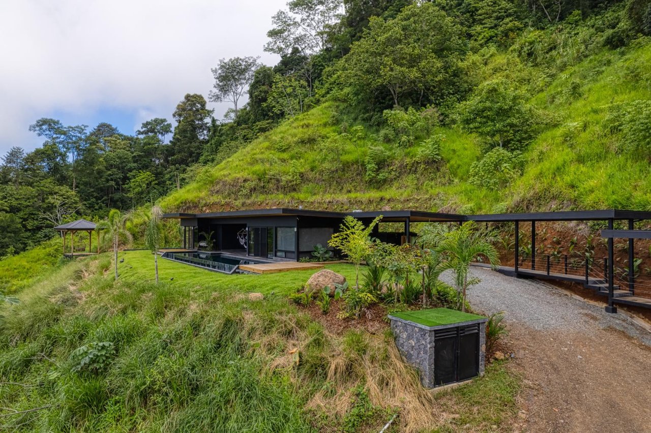 3 Bedroom Ocean View Estate