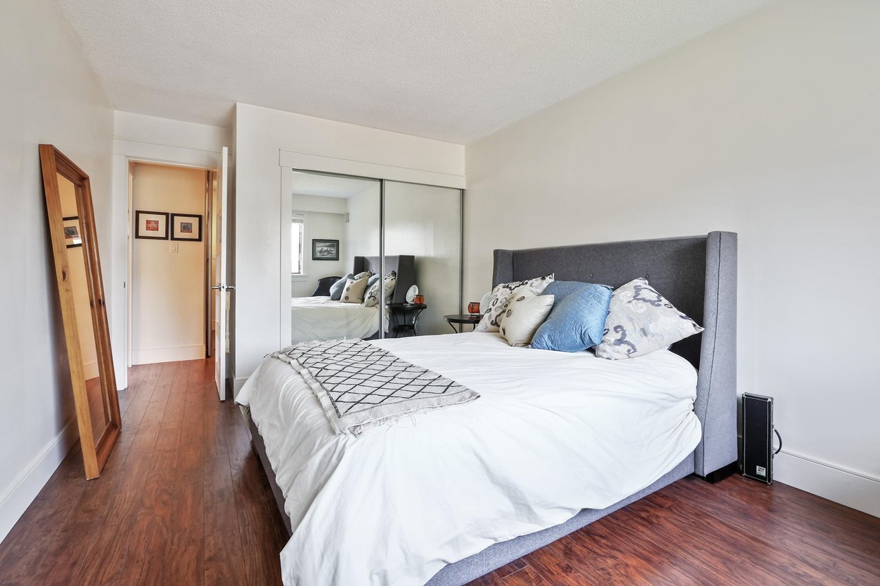 302-131 W 4th St