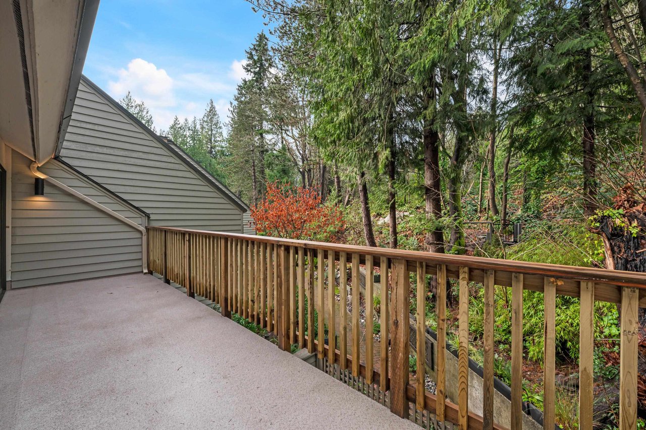 25-4957 Marine Dr