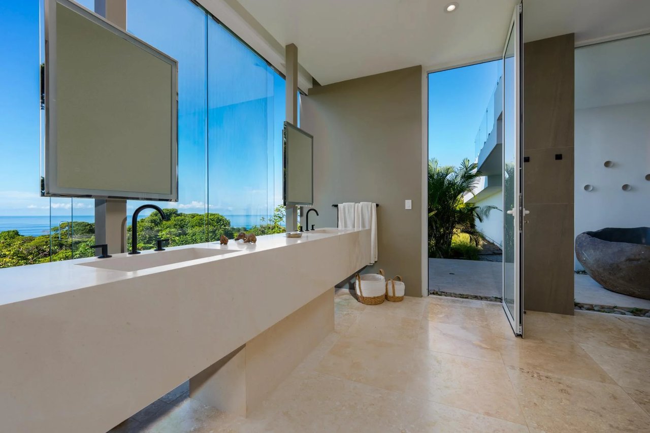 Contemporary Coastal Infinity Villa, Dominical, Puntarenas