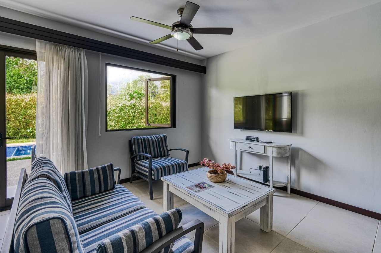 3 BEDROOM MODERN HOME WITH POOL WALKING DISTANCE TO EVERYTHING IN UVITA