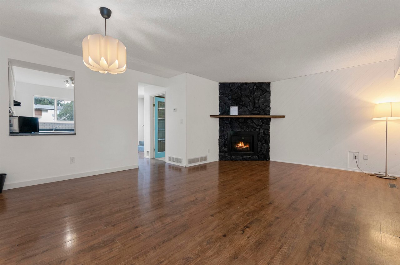 32378 Grebe Cres