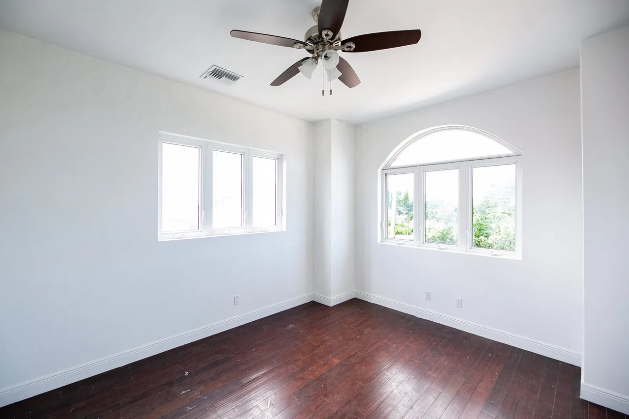 25 Eagle Crest 3 Bedroom Townhouse